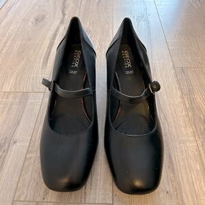 GEOX ***BRAND NEW*** black leather Mary-Jane shoes